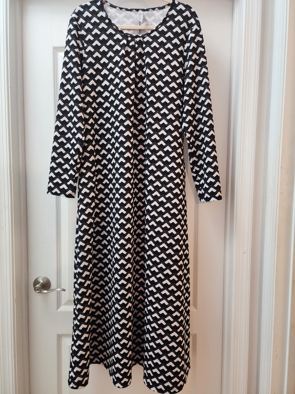 Black & White Geometric Long Sleeve Maxi Dress